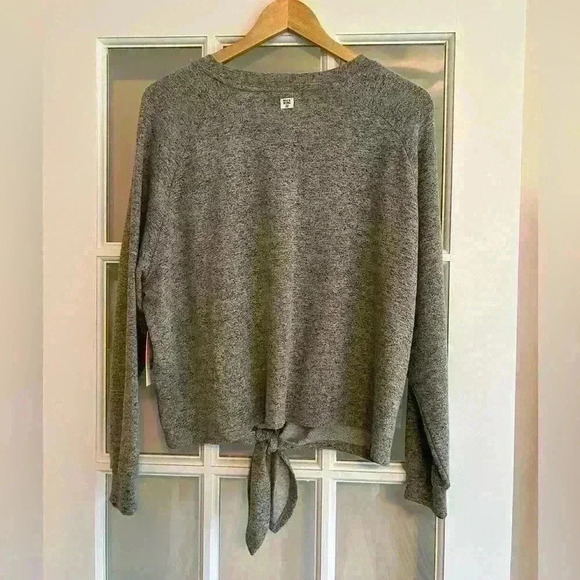 NWT Billabong Women’s Cropped Gray Crew Neck Sweatshirt Tie Front Soft Size S - Picture 3 of 5